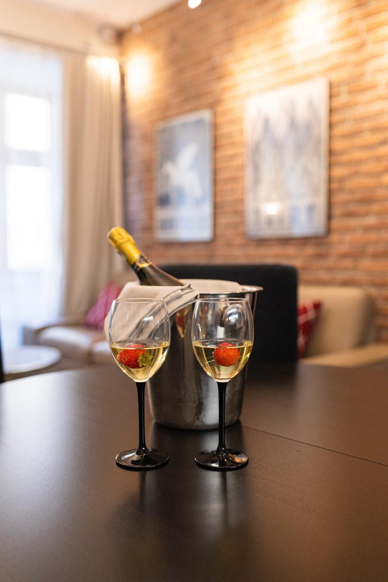 Lux Apartmenty - Old City Краков Экстерьер фото